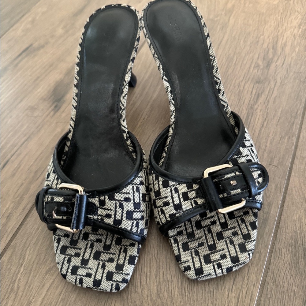 GUESS KITTEN HEELS